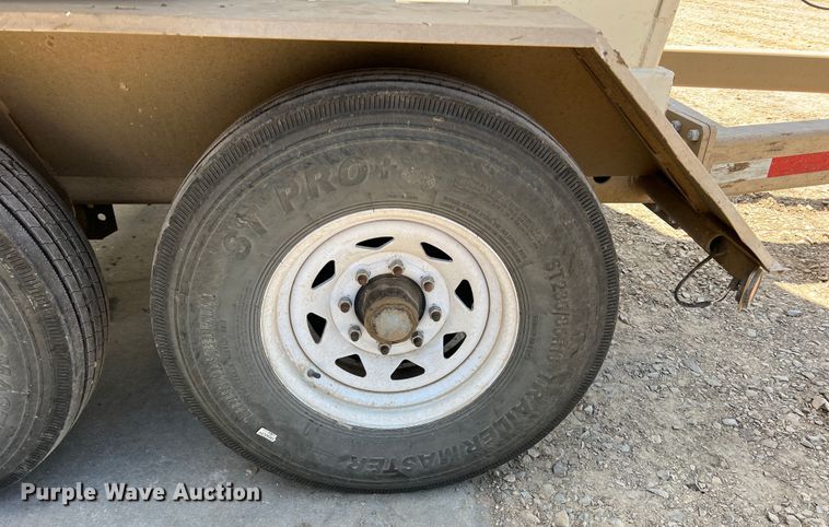 image for item DR5728 2011 Unverferth SeedRunner 3750  seed tender