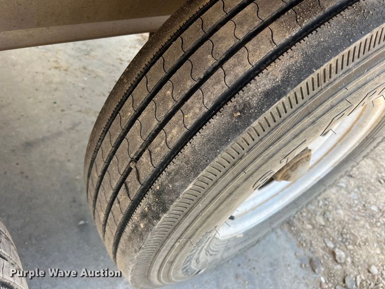 image for item DR5728 2011 Unverferth SeedRunner 3750  seed tender