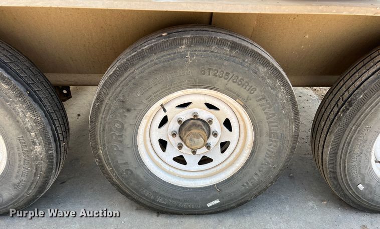 image for item DR5728 2011 Unverferth SeedRunner 3750  seed tender