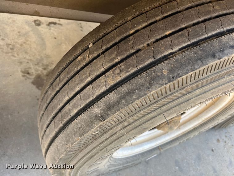 image for item DR5728 2011 Unverferth SeedRunner 3750  seed tender