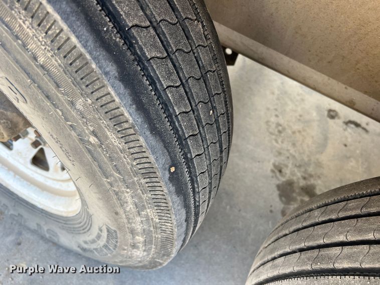 image for item DR5728 2011 Unverferth SeedRunner 3750  seed tender