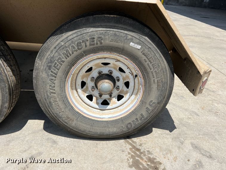 image for item DR5728 2011 Unverferth SeedRunner 3750  seed tender