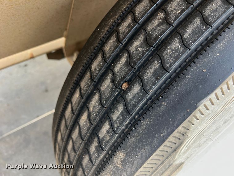 image for item DR5728 2011 Unverferth SeedRunner 3750  seed tender