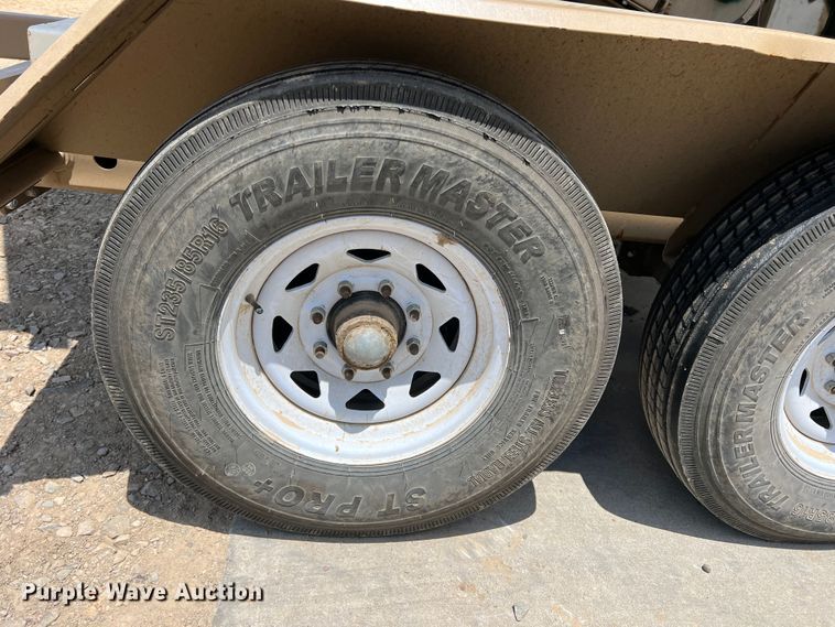 image for item DR5728 2011 Unverferth SeedRunner 3750  seed tender