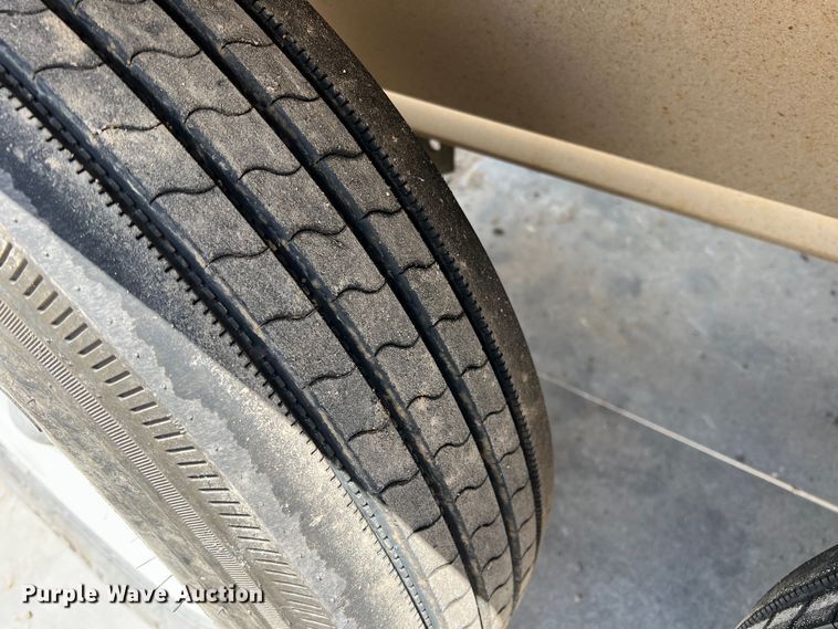 image for item DR5728 2011 Unverferth SeedRunner 3750  seed tender