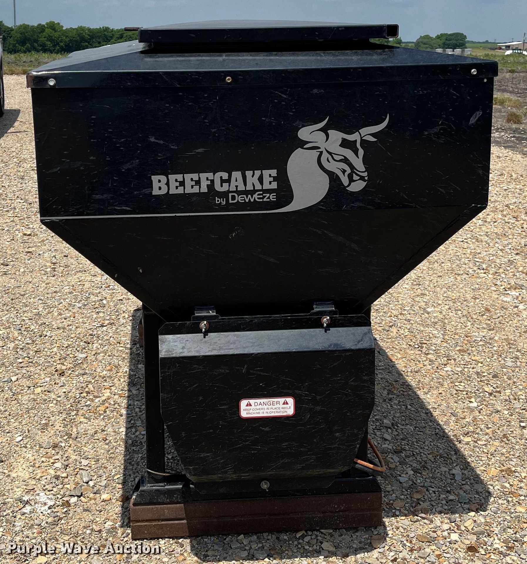 DewEze Beefcake 2000 ELE cake feeder in Cooper, TX Item DK7992 for