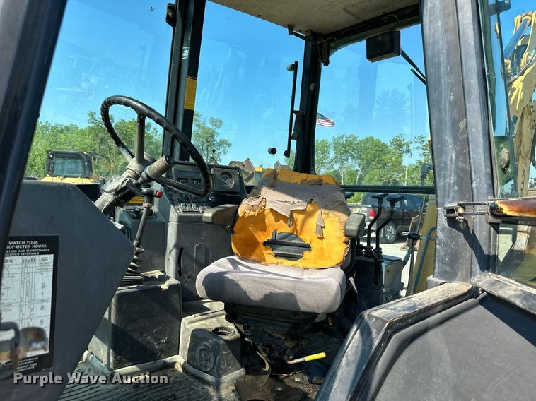 image for item DO5025 Ford 555D  backhoe