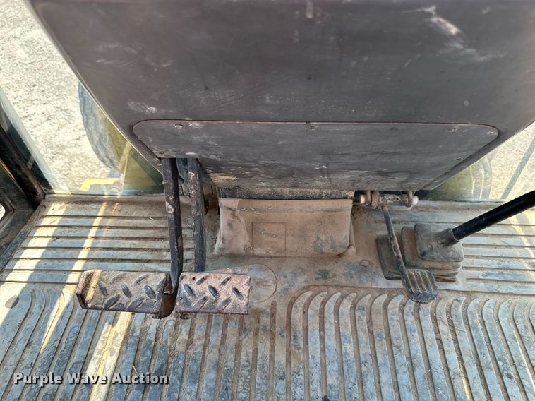 image for item DO5025 Ford 555D  backhoe