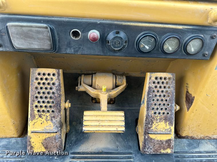 image for item DS6309 1993 Caterpillar 953B  track loader