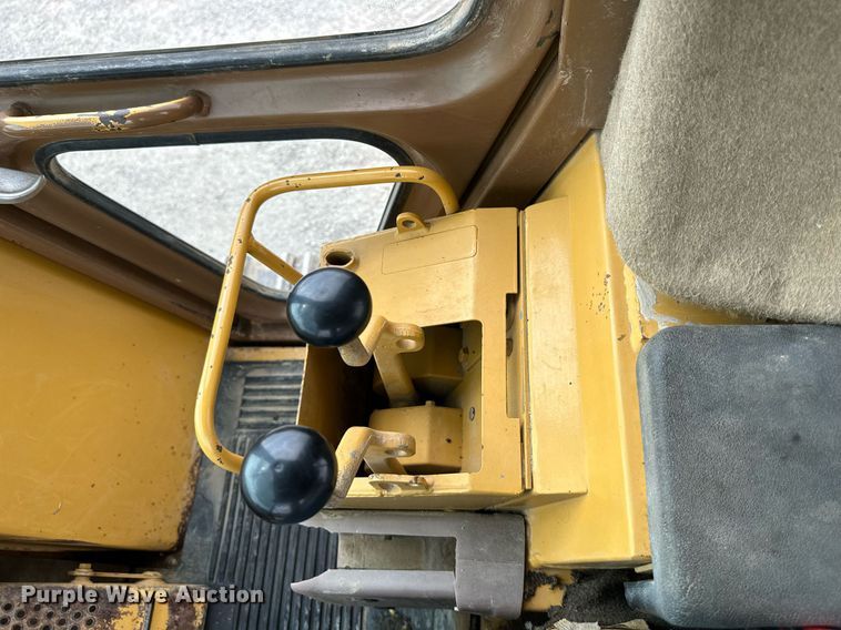 image for item DS6309 1993 Caterpillar 953B  track loader