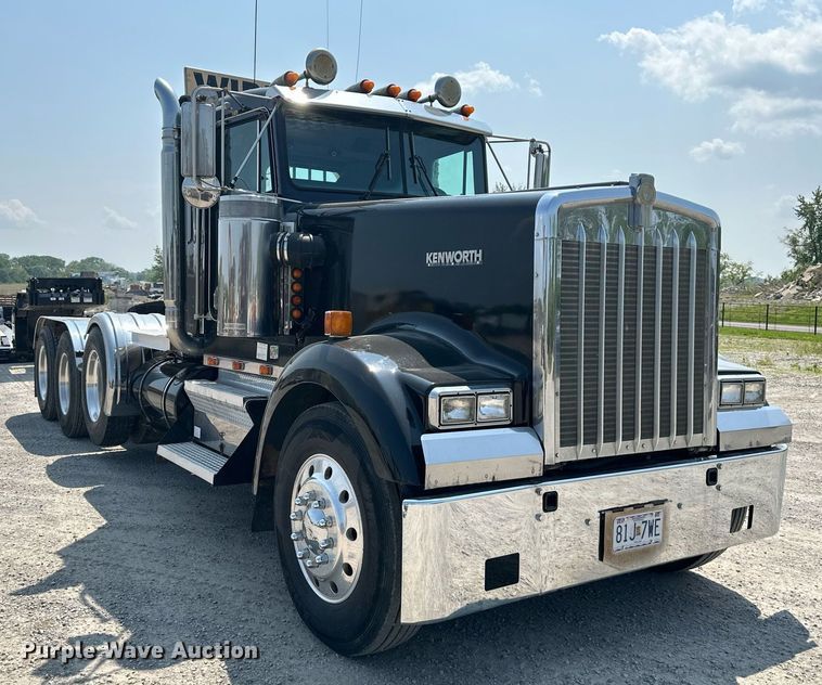image for item DS6323 1994 Kenworth W900  semi truck