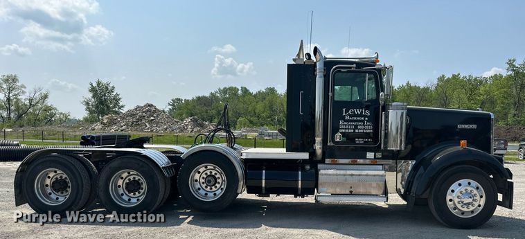 image for item DS6323 1994 Kenworth W900  semi truck