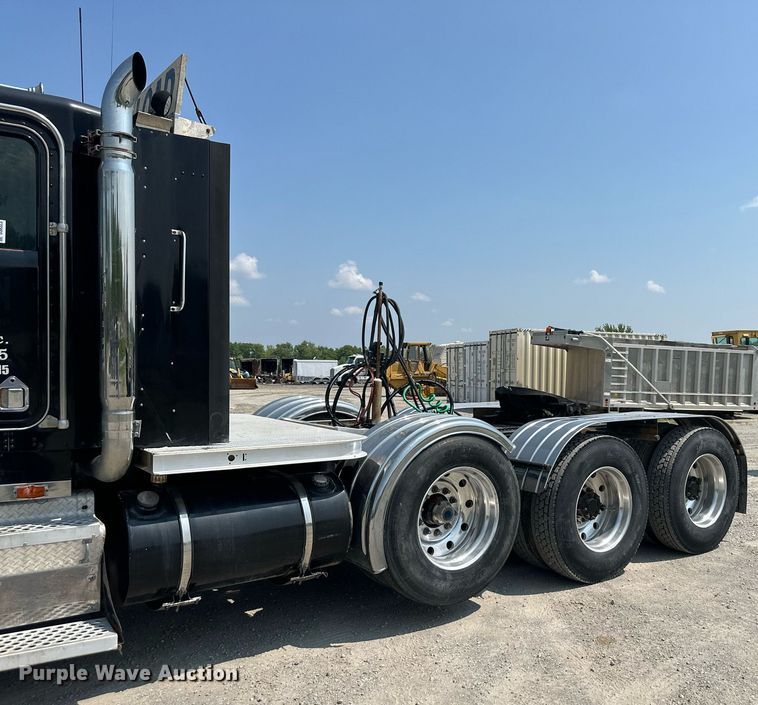 image for item DS6323 1994 Kenworth W900  semi truck