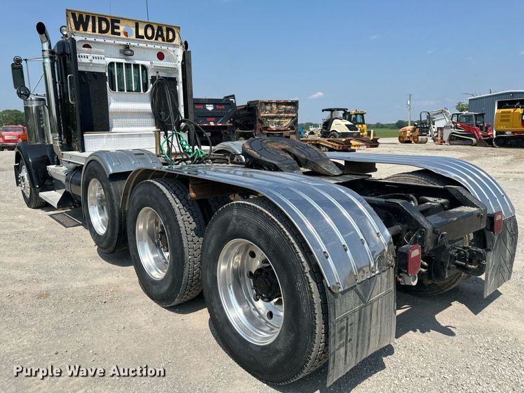 image for item DS6323 1994 Kenworth W900  semi truck