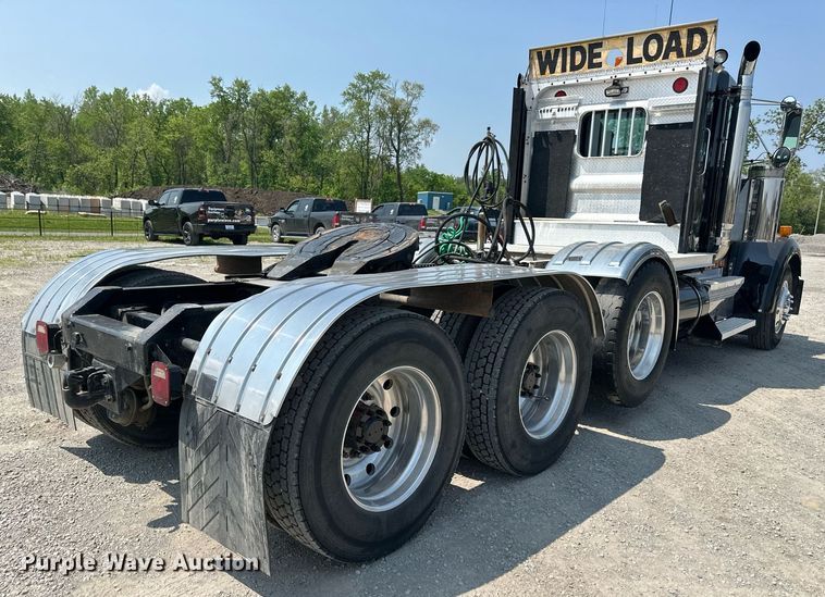 image for item DS6323 1994 Kenworth W900  semi truck