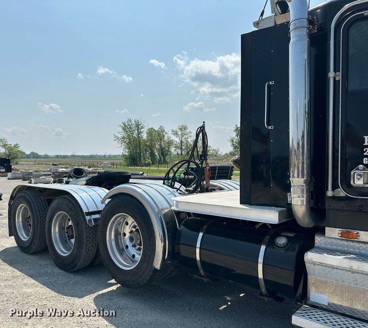 image for item DS6323 1994 Kenworth W900  semi truck