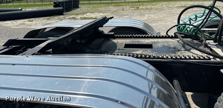 image for item DS6323 1994 Kenworth W900  semi truck