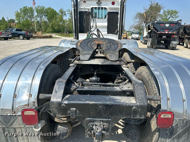 image for item DS6323 1994 Kenworth W900  semi truck