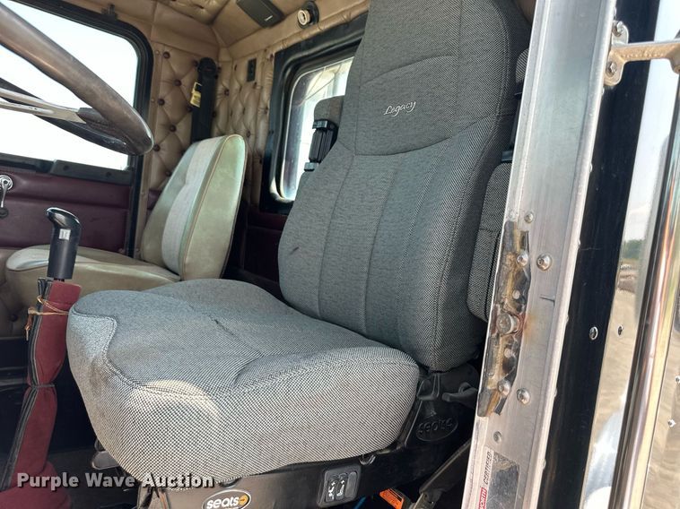 image for item DS6323 1994 Kenworth W900  semi truck