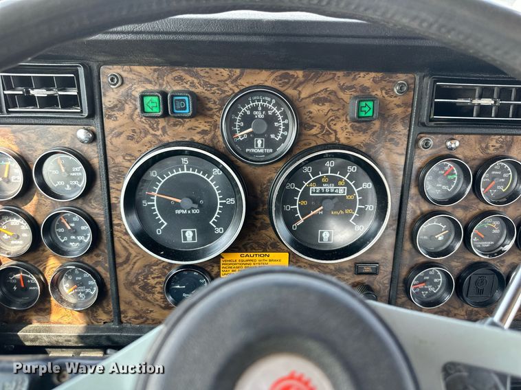 image for item DS6323 1994 Kenworth W900  semi truck