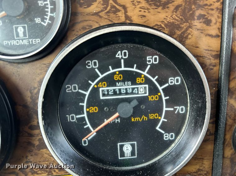 image for item DS6323 1994 Kenworth W900  semi truck