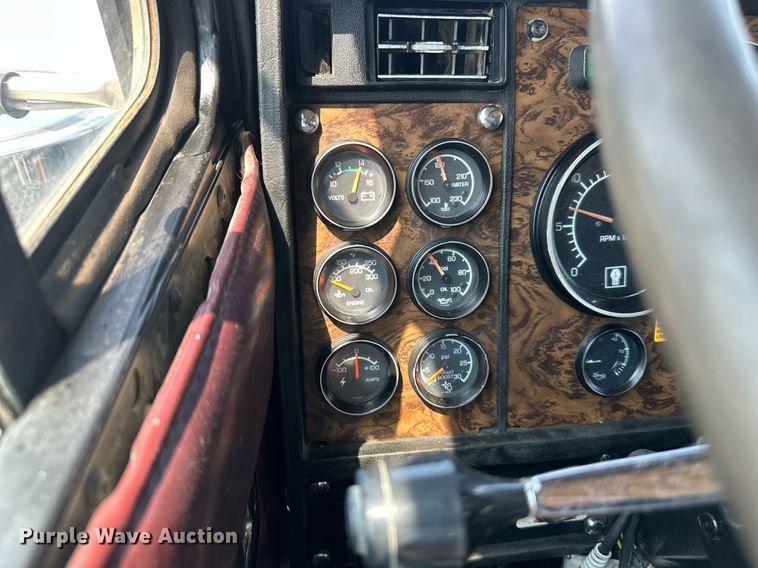 image for item DS6323 1994 Kenworth W900  semi truck