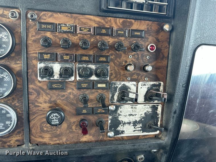 image for item DS6323 1994 Kenworth W900  semi truck