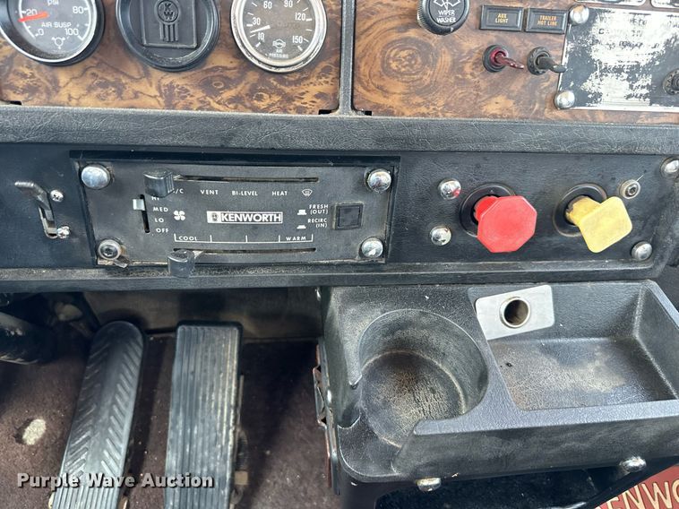 image for item DS6323 1994 Kenworth W900  semi truck