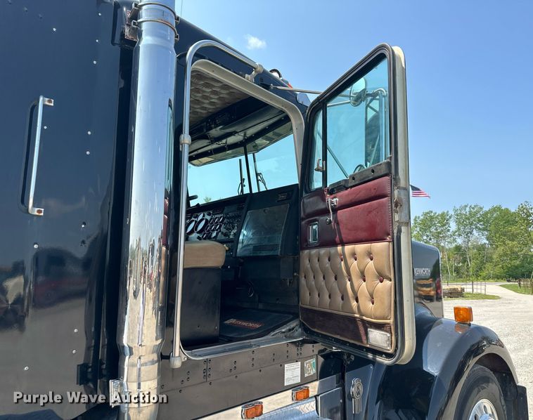 image for item DS6323 1994 Kenworth W900  semi truck