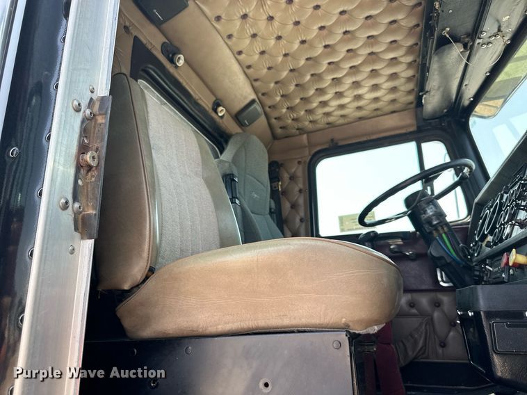 image for item DS6323 1994 Kenworth W900  semi truck