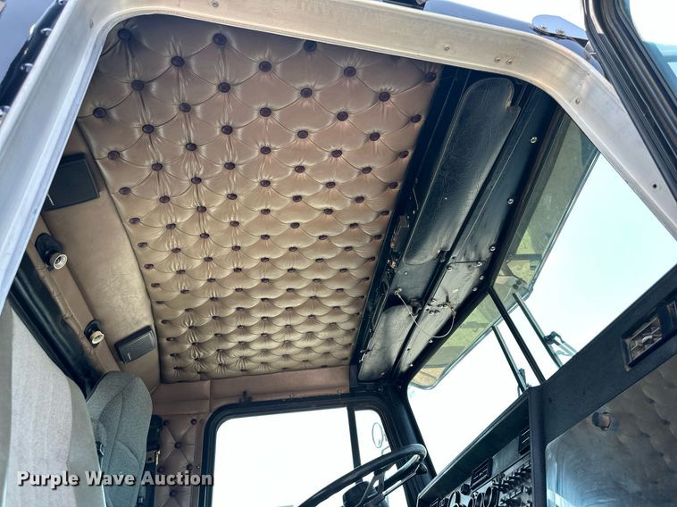 image for item DS6323 1994 Kenworth W900  semi truck