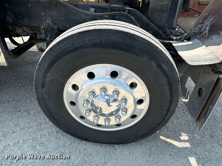 image for item DS6323 1994 Kenworth W900  semi truck