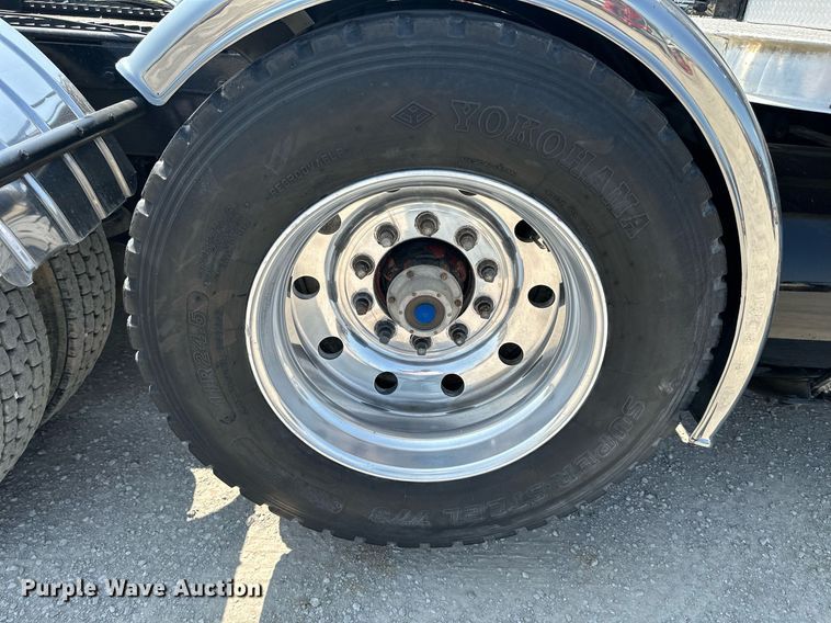 image for item DS6323 1994 Kenworth W900  semi truck