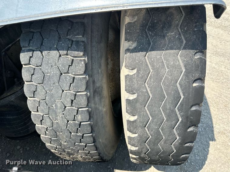 image for item DS6323 1994 Kenworth W900  semi truck