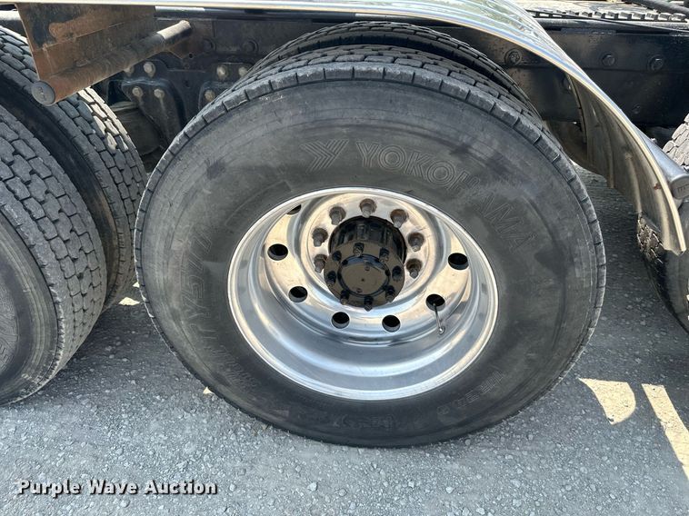 image for item DS6323 1994 Kenworth W900  semi truck