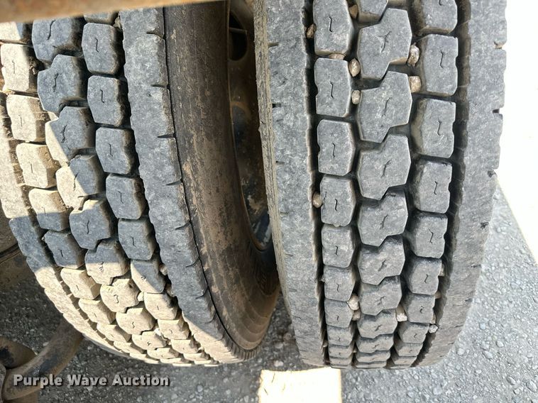 image for item DS6323 1994 Kenworth W900  semi truck