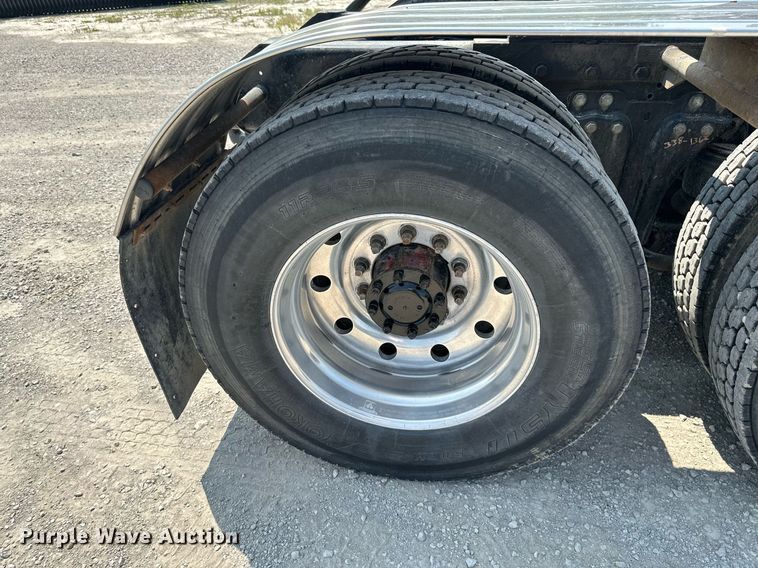 image for item DS6323 1994 Kenworth W900  semi truck