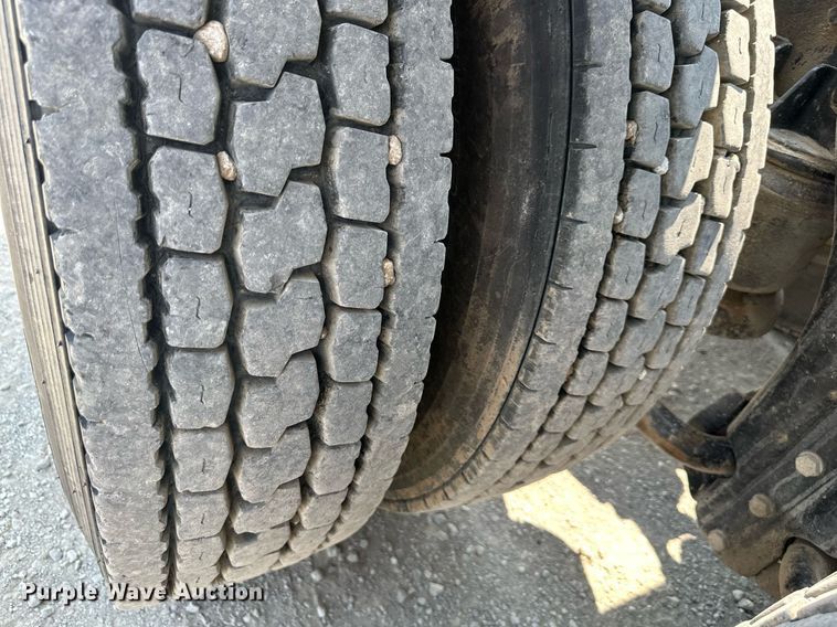 image for item DS6323 1994 Kenworth W900  semi truck