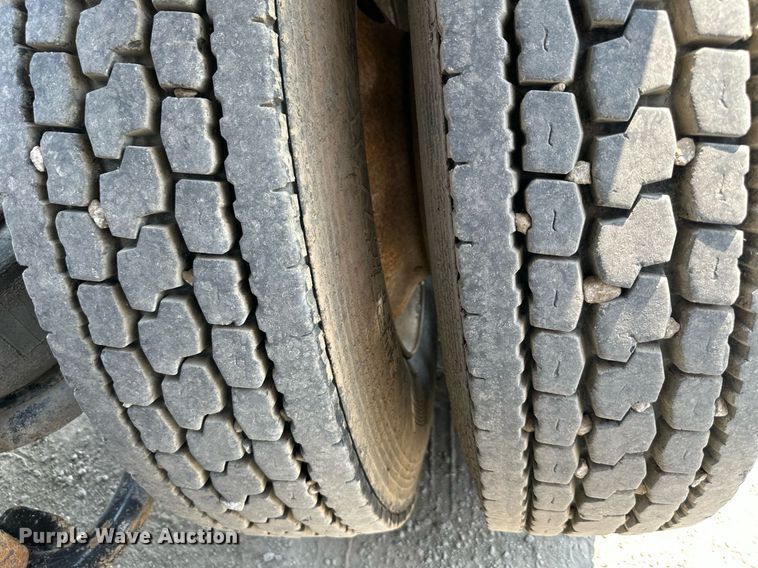 image for item DS6323 1994 Kenworth W900  semi truck