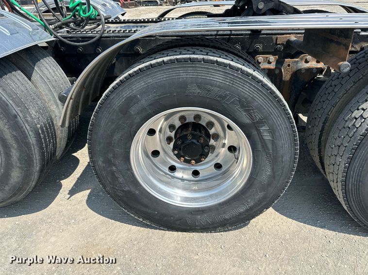 image for item DS6323 1994 Kenworth W900  semi truck