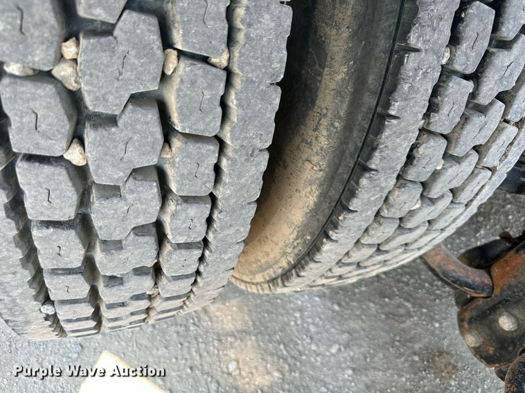 image for item DS6323 1994 Kenworth W900  semi truck