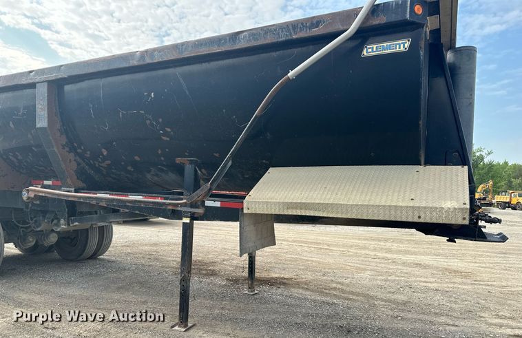 image for item DS6326 1999 Clement  end dump trailer