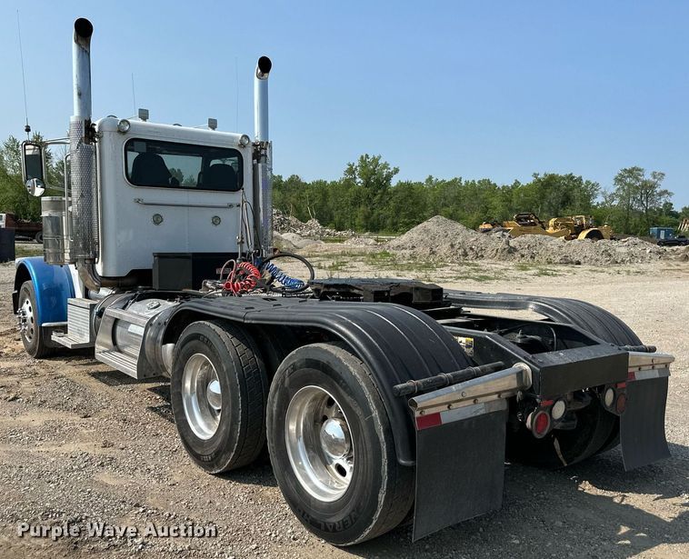 image for item DS6327 2015 Peterbilt 389  semi truck
