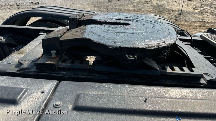 image for item DS6327 2015 Peterbilt 389  semi truck