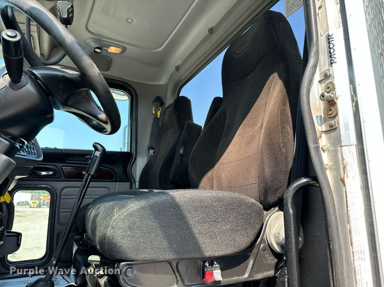 image for item DS6327 2015 Peterbilt 389  semi truck