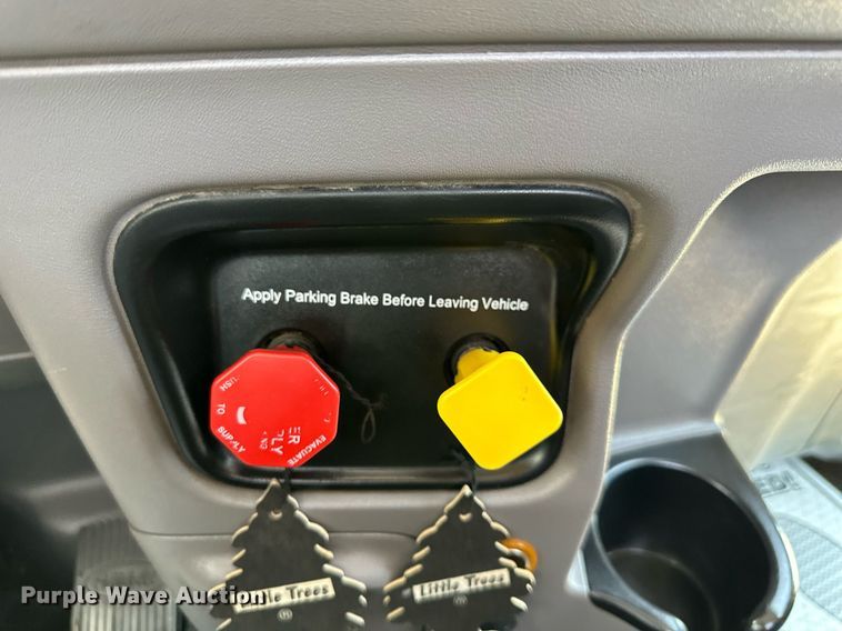 image for item DS6327 2015 Peterbilt 389  semi truck