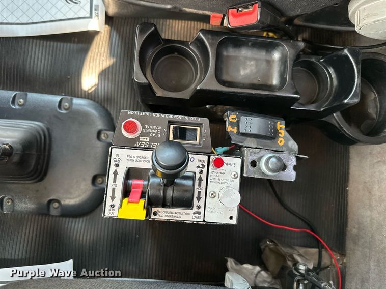 image for item DS6327 2015 Peterbilt 389  semi truck