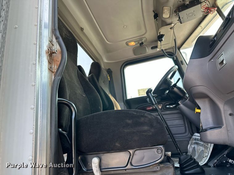 image for item DS6327 2015 Peterbilt 389  semi truck