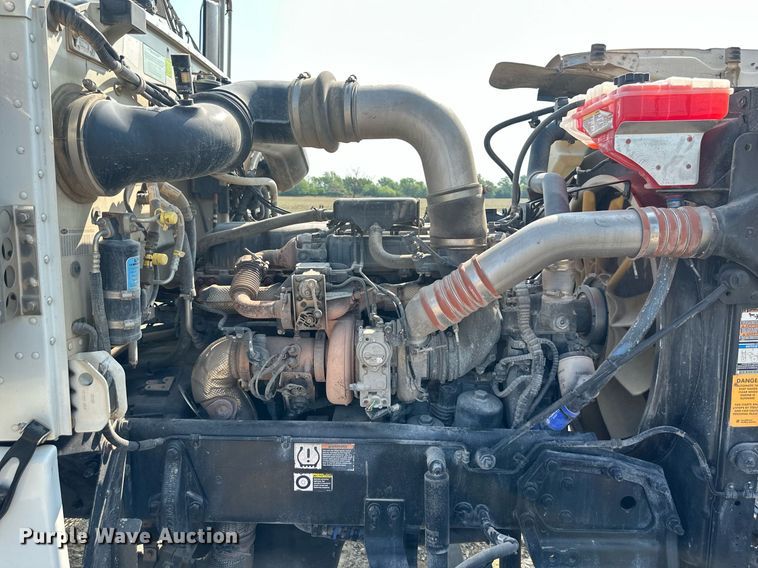 image for item DS6327 2015 Peterbilt 389  semi truck