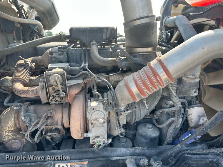 image for item DS6327 2015 Peterbilt 389  semi truck